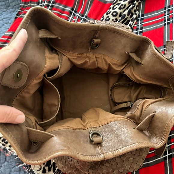 Valentina NWOT Woven Leather bag. There are no marks, stains or scratches - Picture 6 of 14